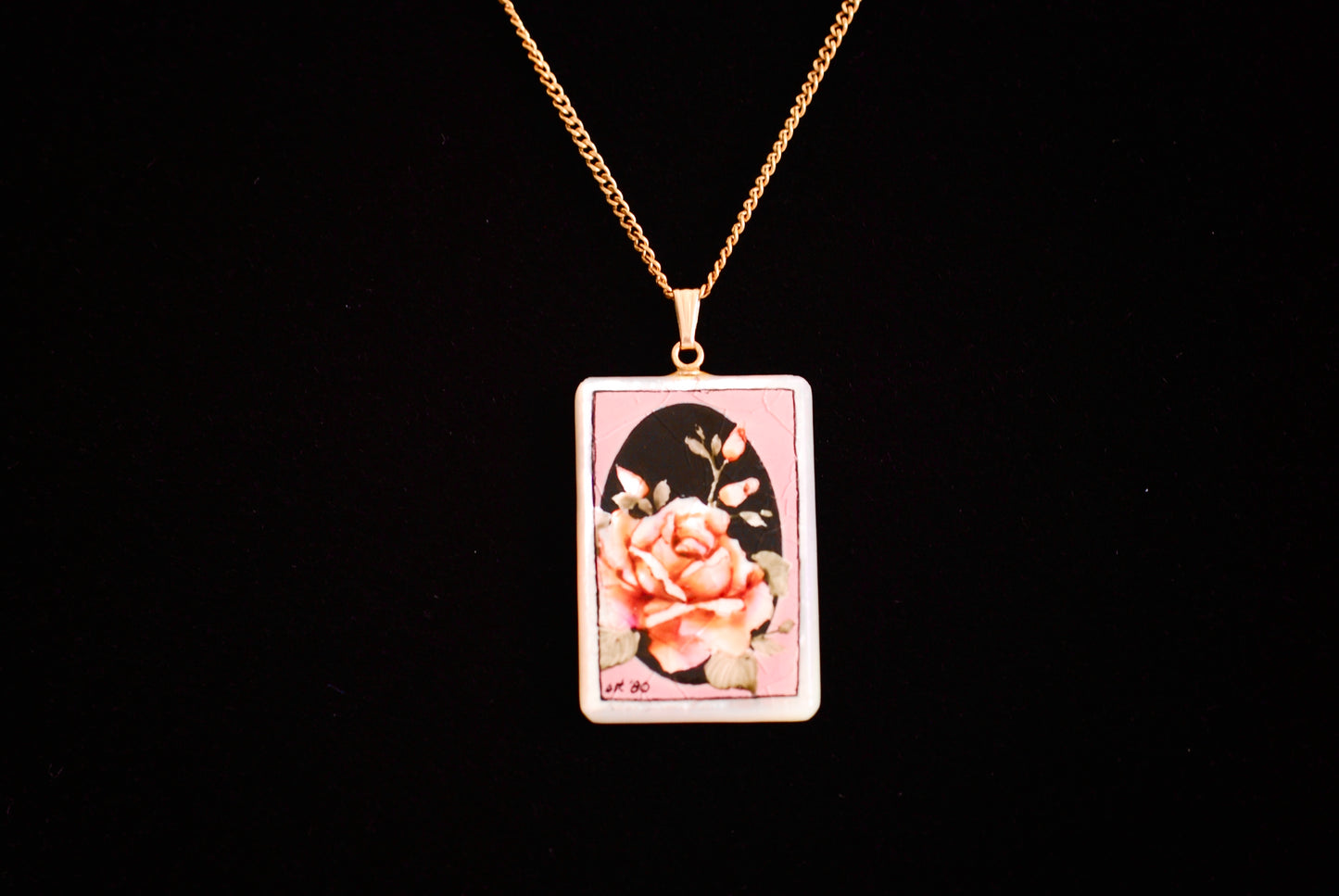 Hand Painted Hawaiian Mother of Pearl Pendant Necklace