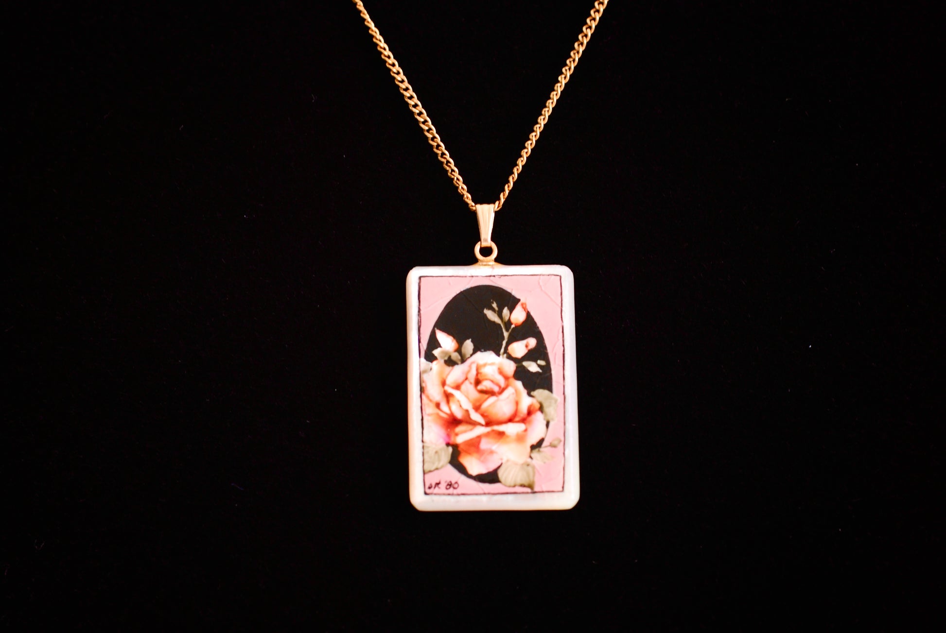 Hand Painted Hawaiian Mother of Pearl Pendant Necklace