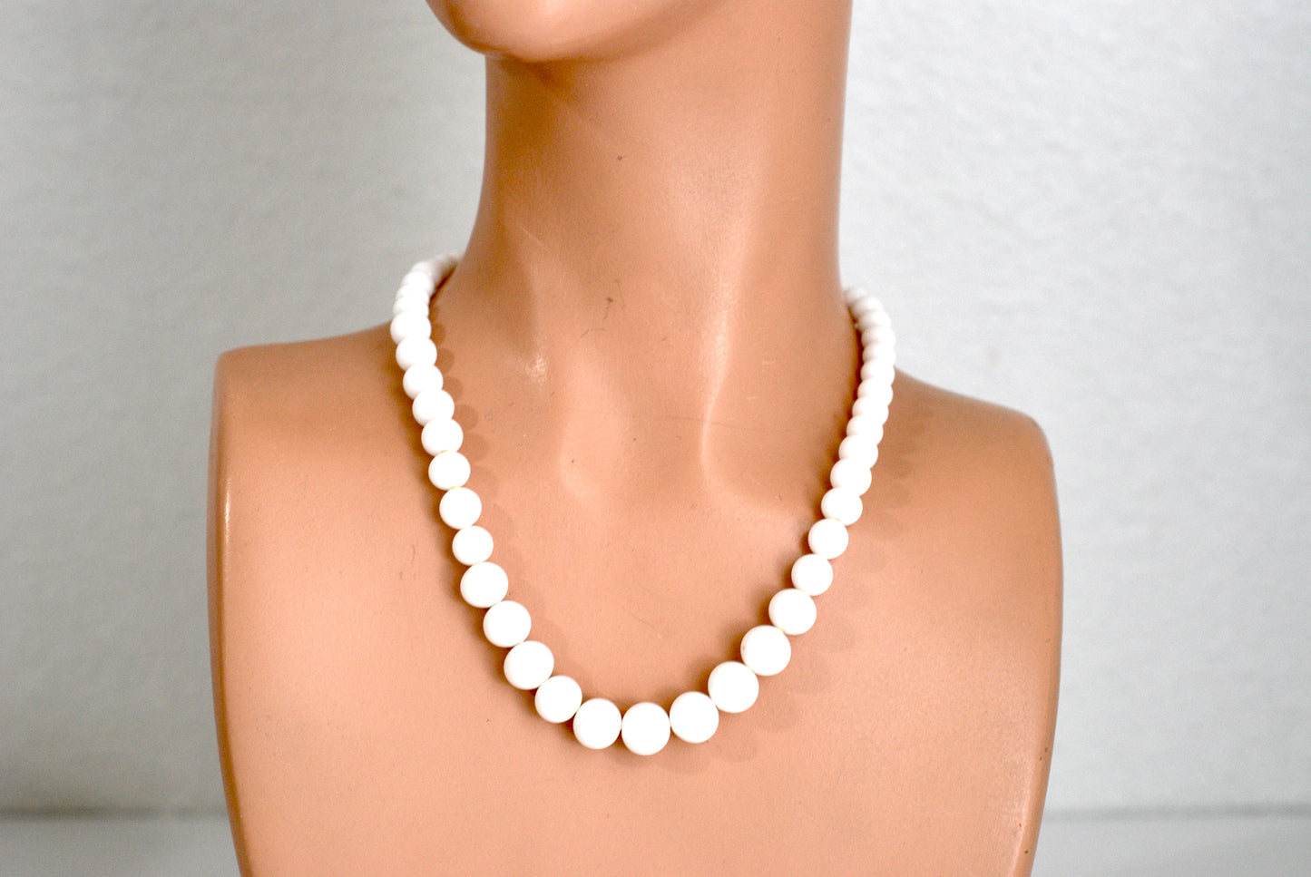 Vintage Milk Glass Necklace Graduated Bead Choker