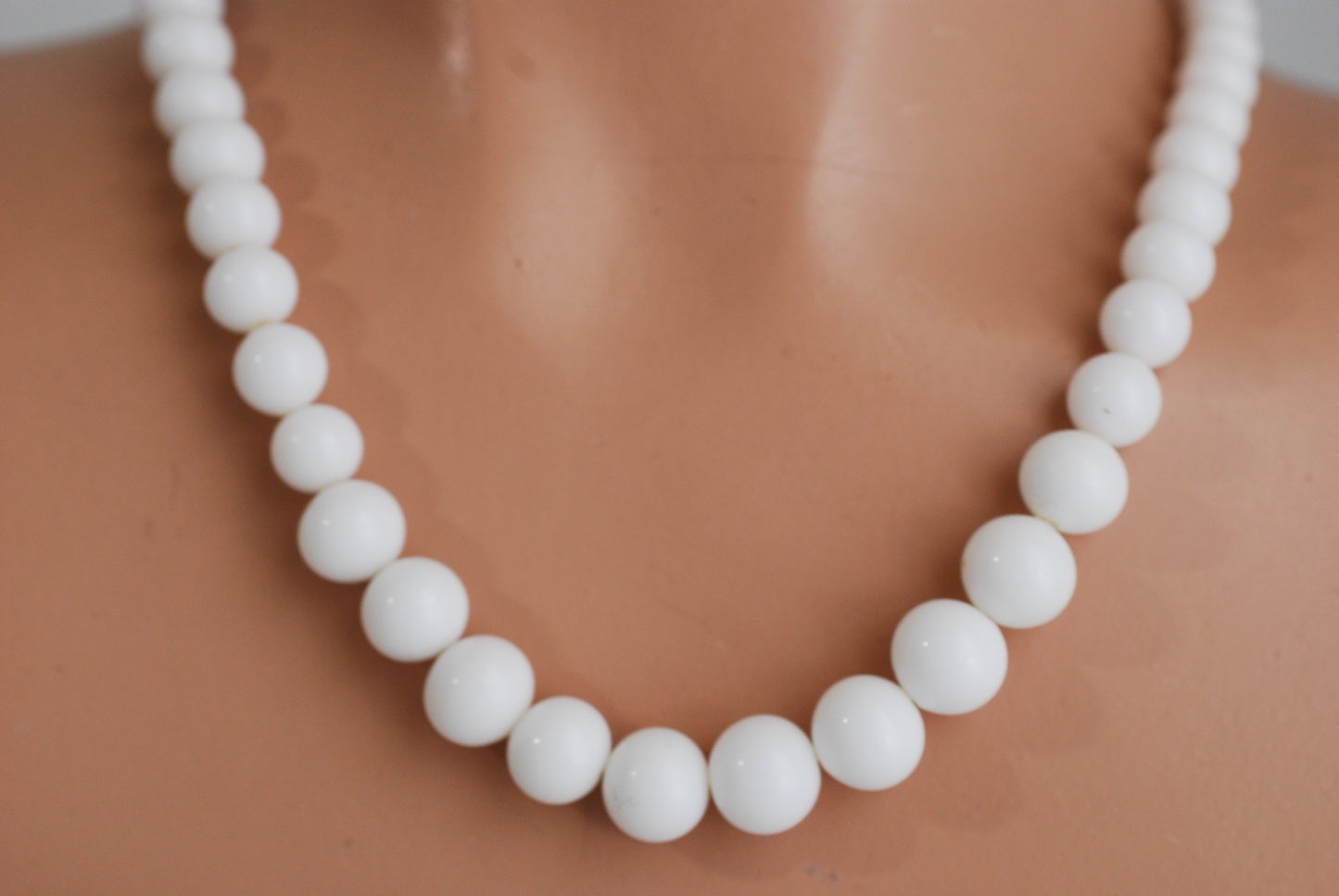 Vintage Milk Glass Necklace Graduated Bead Choker