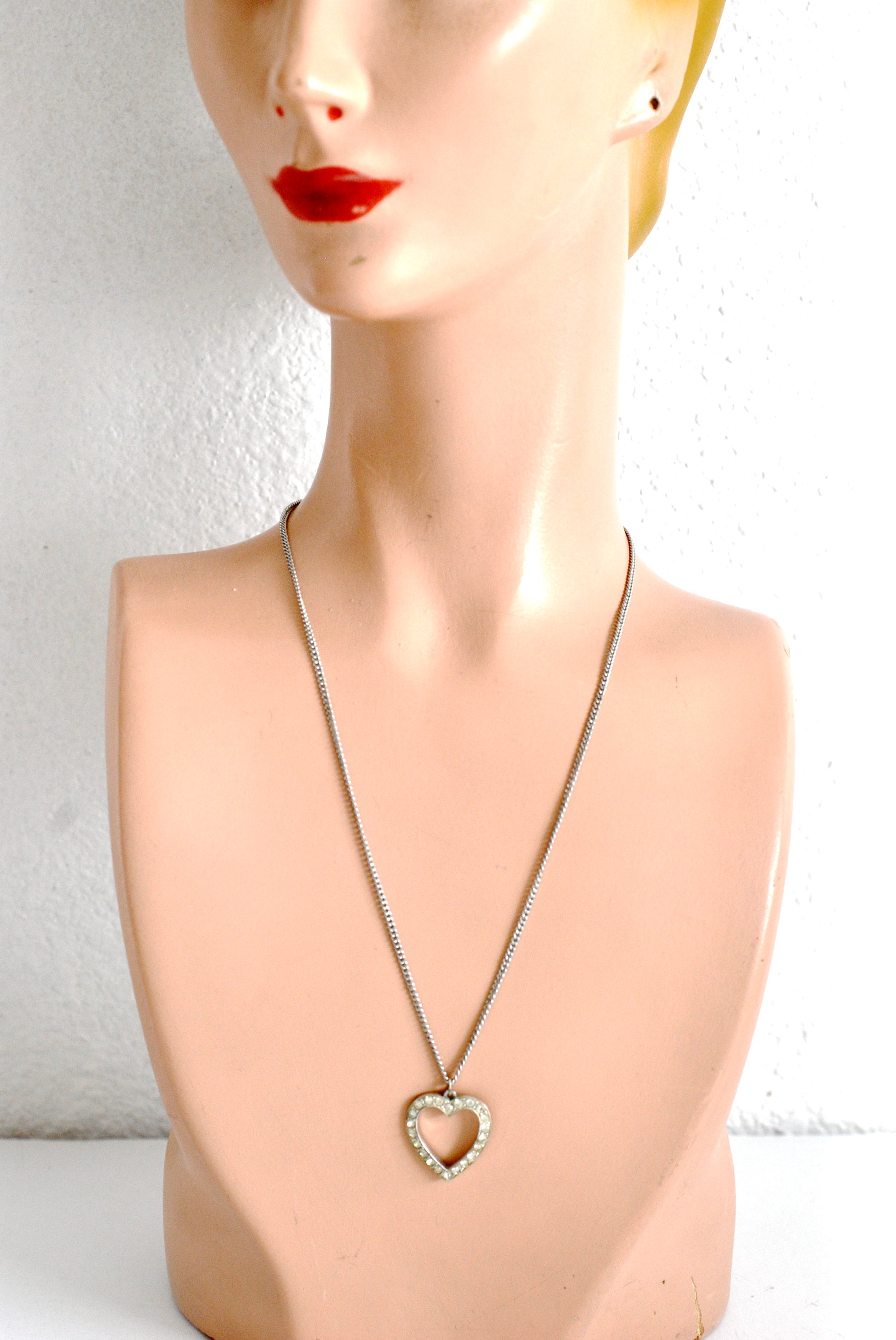 Vintage 1950s Clear Rhinestone and Rhodium Heart Pendant Necklace