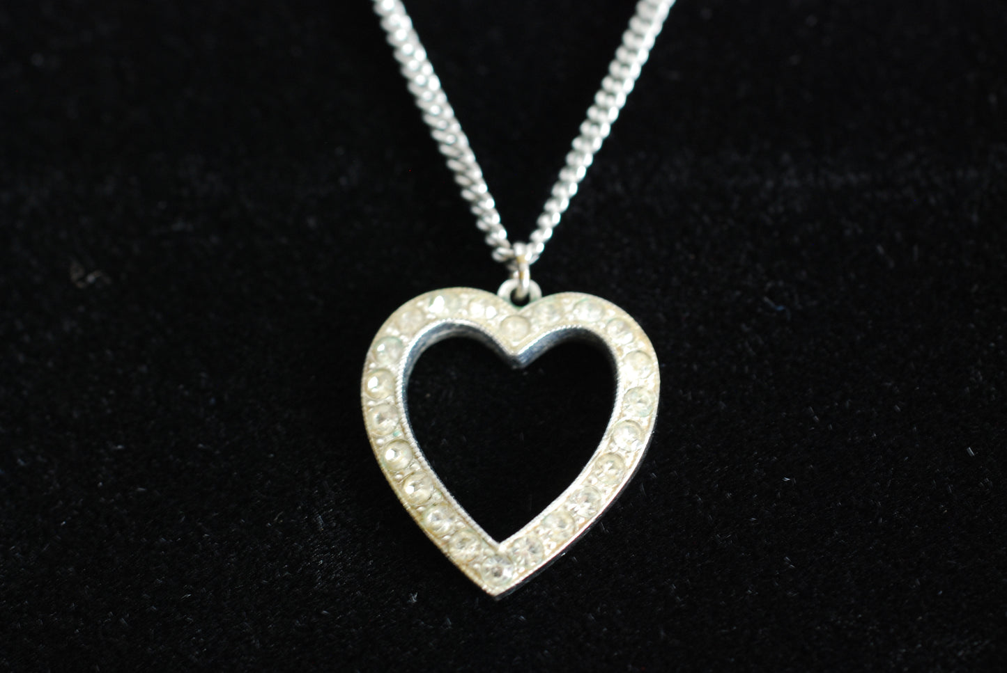 Vintage 1950s Clear Rhinestone and Rhodium Heart Pendant Necklace