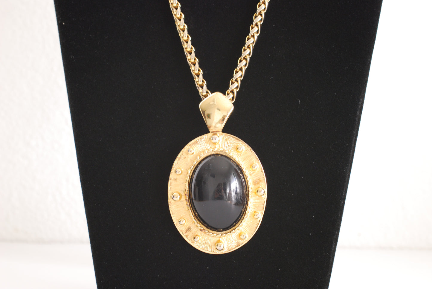 Large Black Oval Pendant Necklace w/ Gold Frame and Chunky Chain
