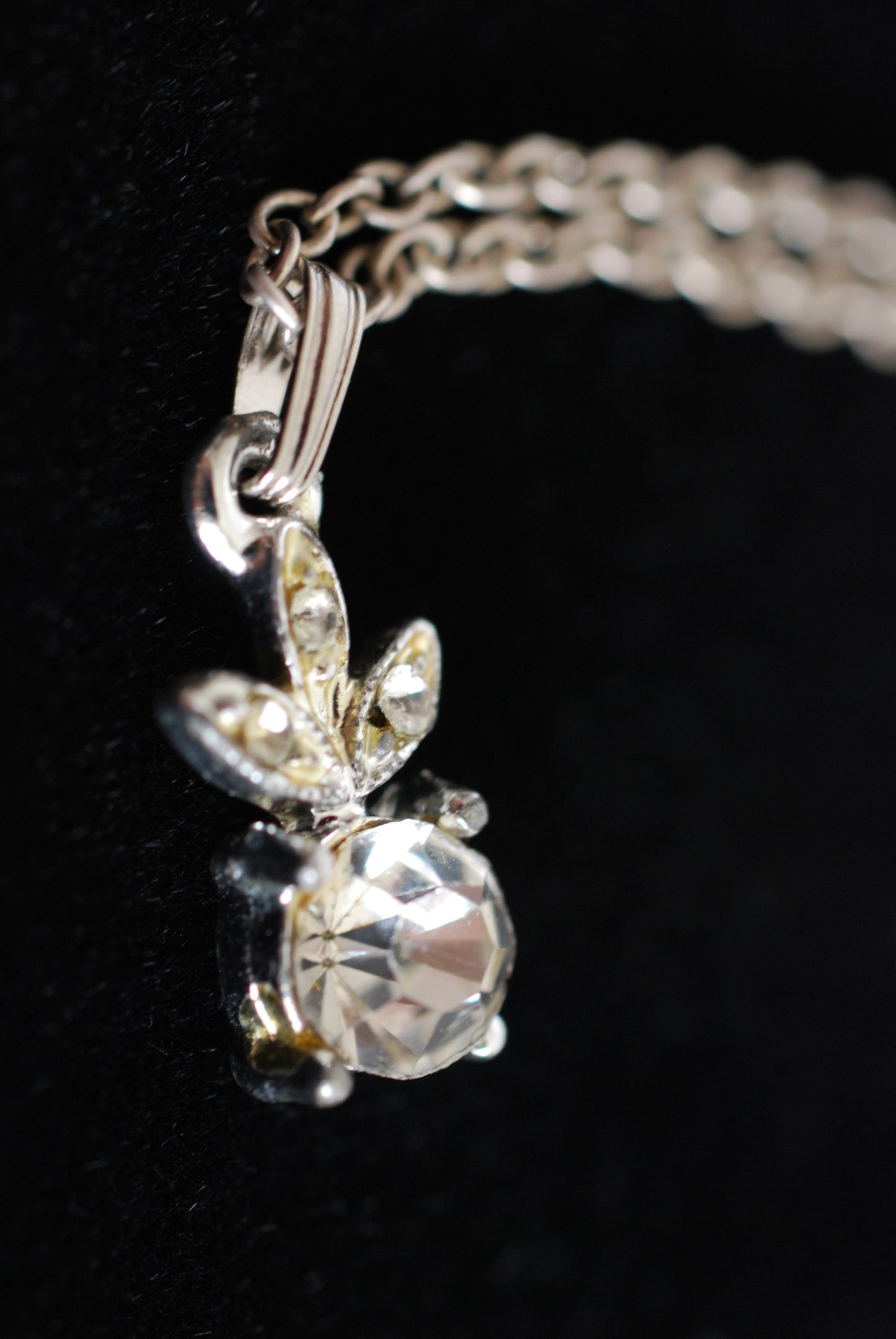 Vintage 1950s Tiny Rhinestone Pendant Necklace