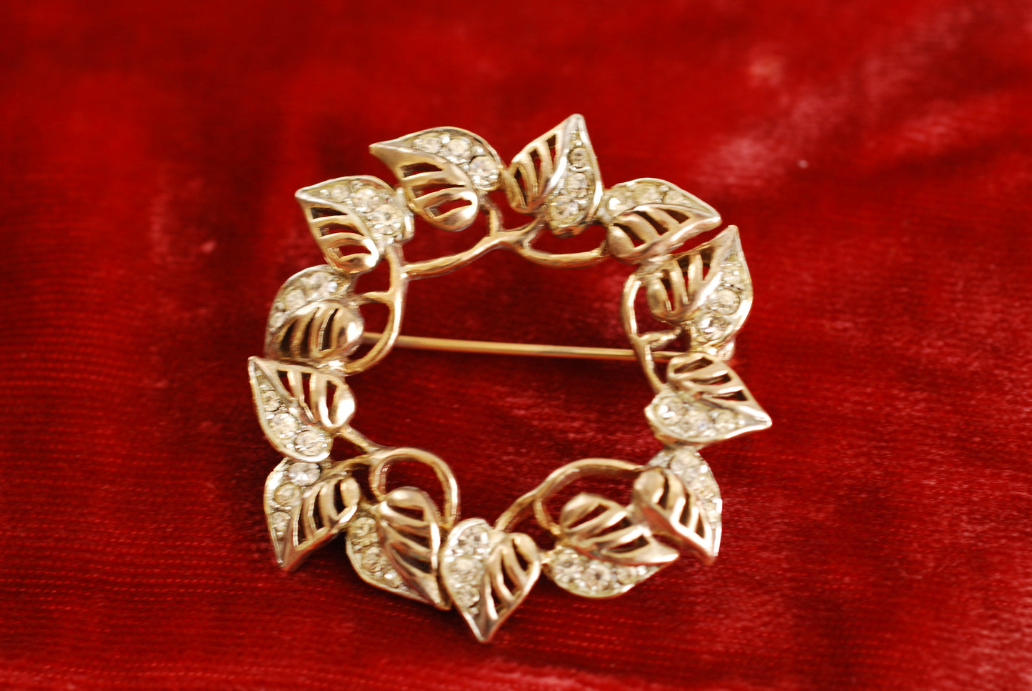 Vintage Circle Brooch Leaves and Rhinestones
