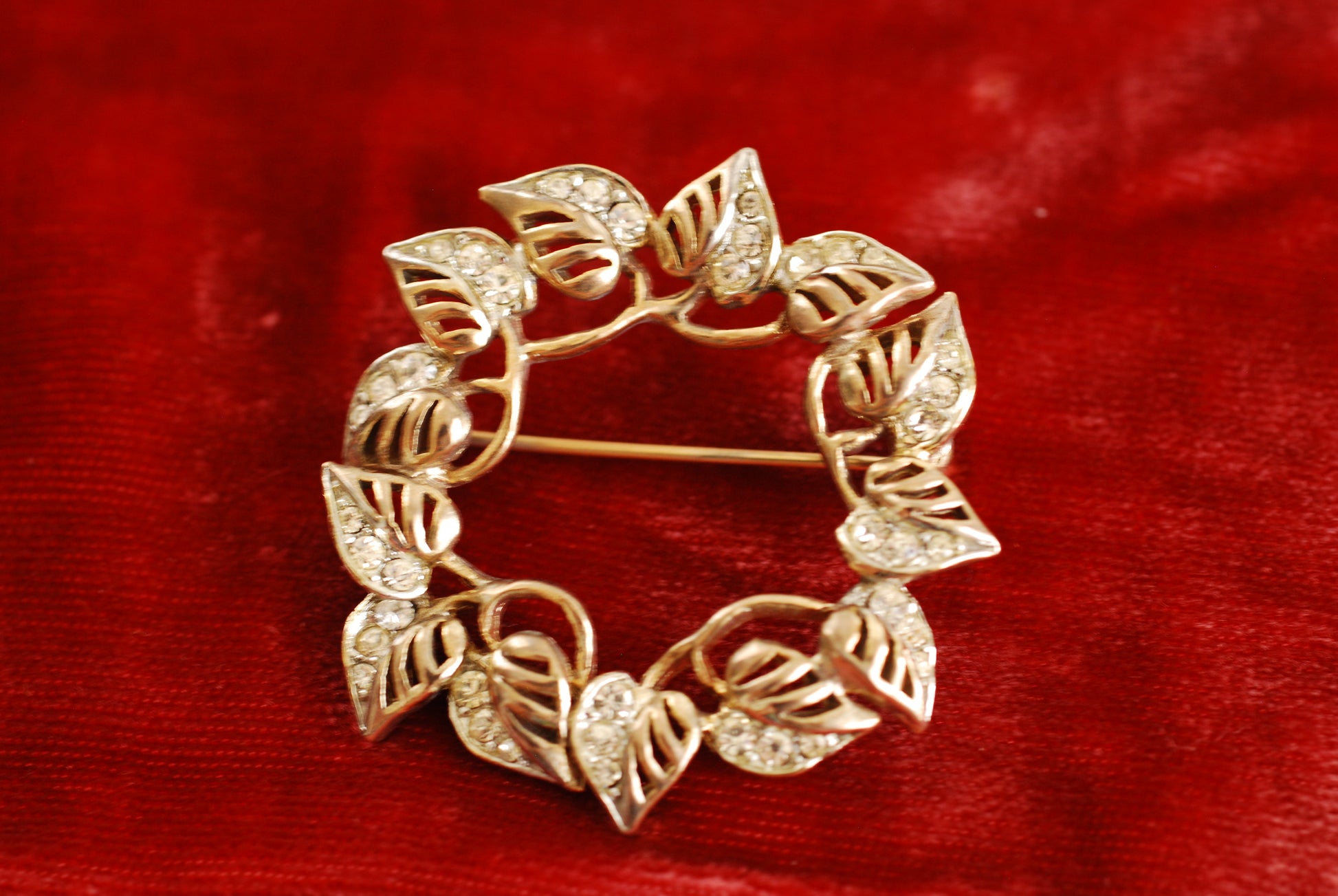 Vintage Circle Brooch Leaves and Rhinestones