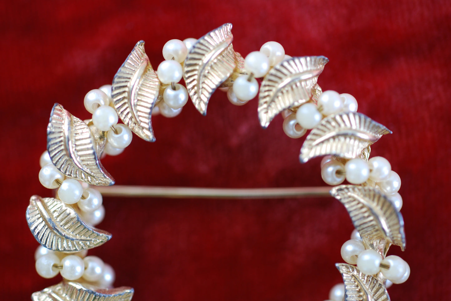 Gold Tone Circle Brooch Leaves and Pearls