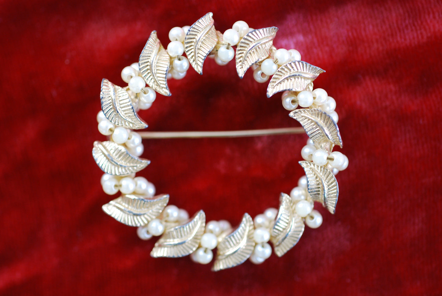 Gold Tone Circle Brooch Leaves and Pearls