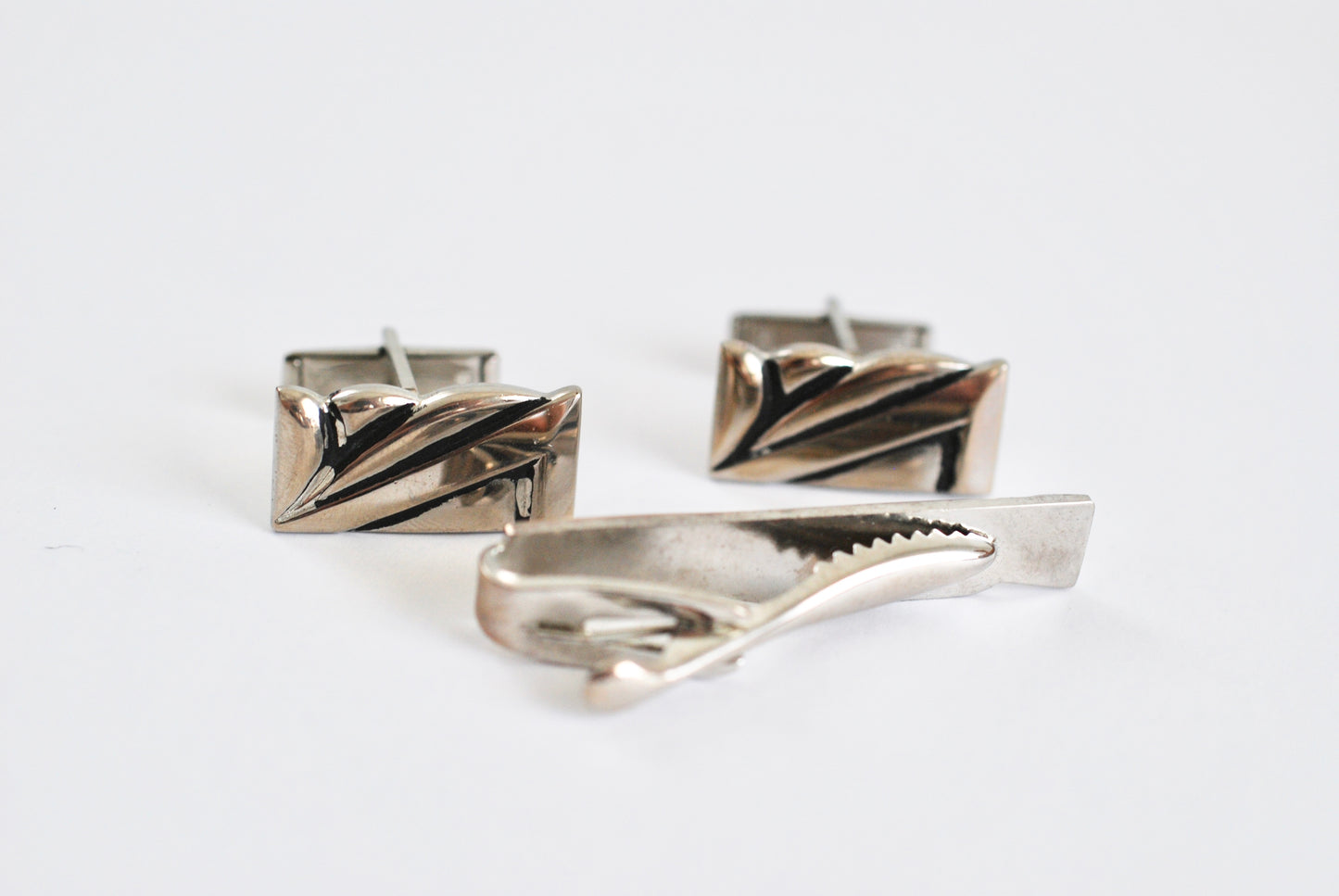 Vintage Cufflinks and Tie Clasp Set Art Deco Look Chrome Plated