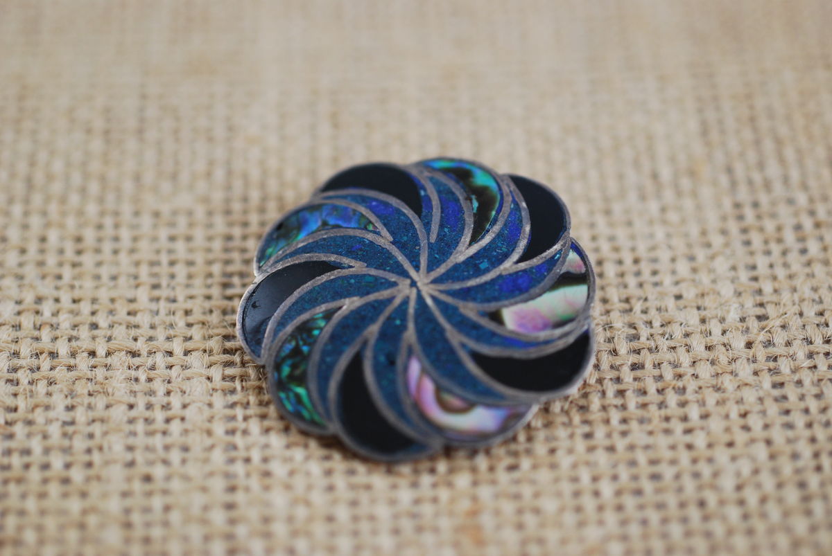 Vintage Taxco Sunburst Brooch/Pendant in Crushed Turquoise, Abalone, Onyx