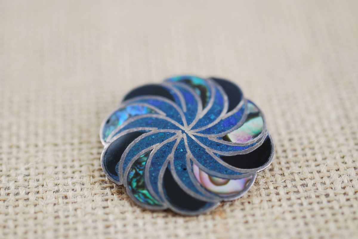Vintage Taxco Sunburst Brooch/Pendant in Crushed Turquoise, Abalone, Onyx
