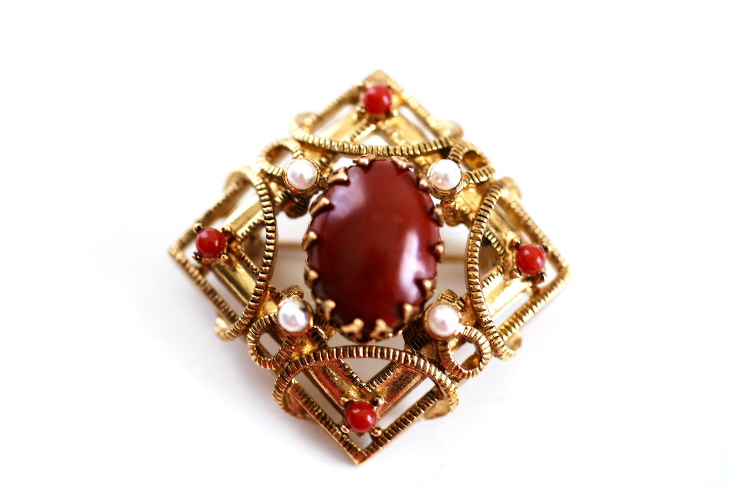 Stunning Lisner Brooch Gold Tone Carnelian and Pearl