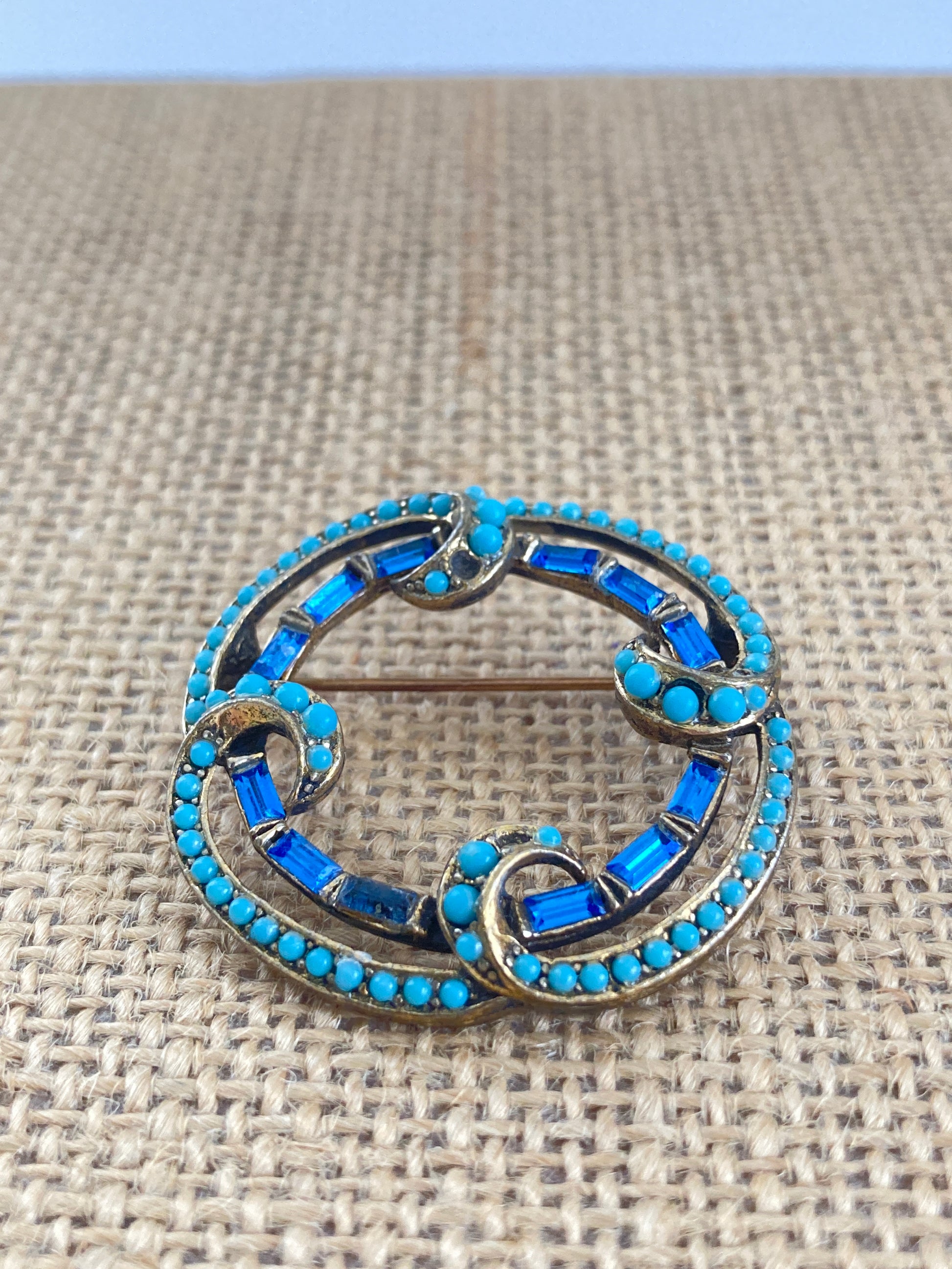 Art Deco Style Circle Brooch in Blue