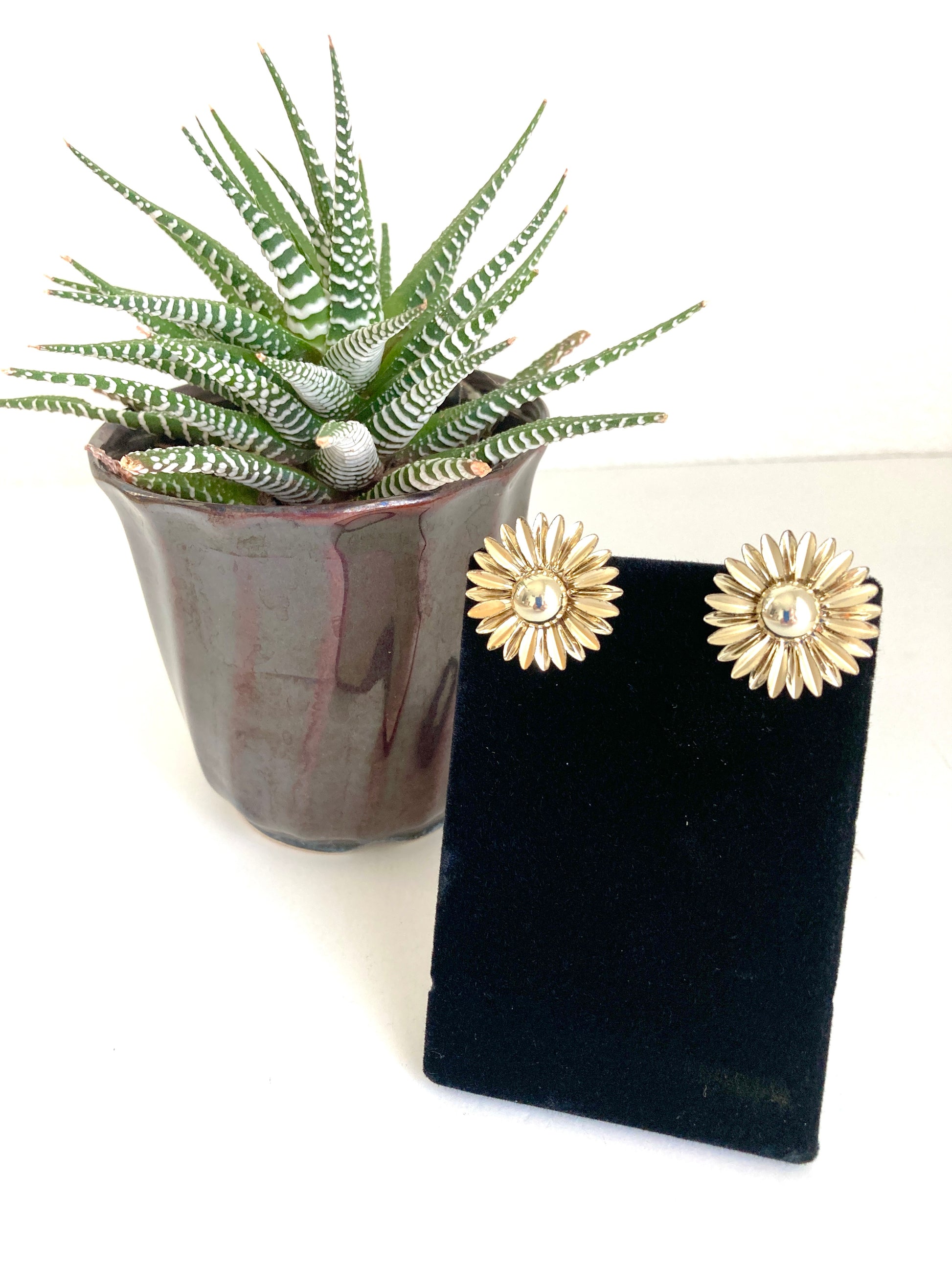 Gold Tone Daisy Clip On Earrings