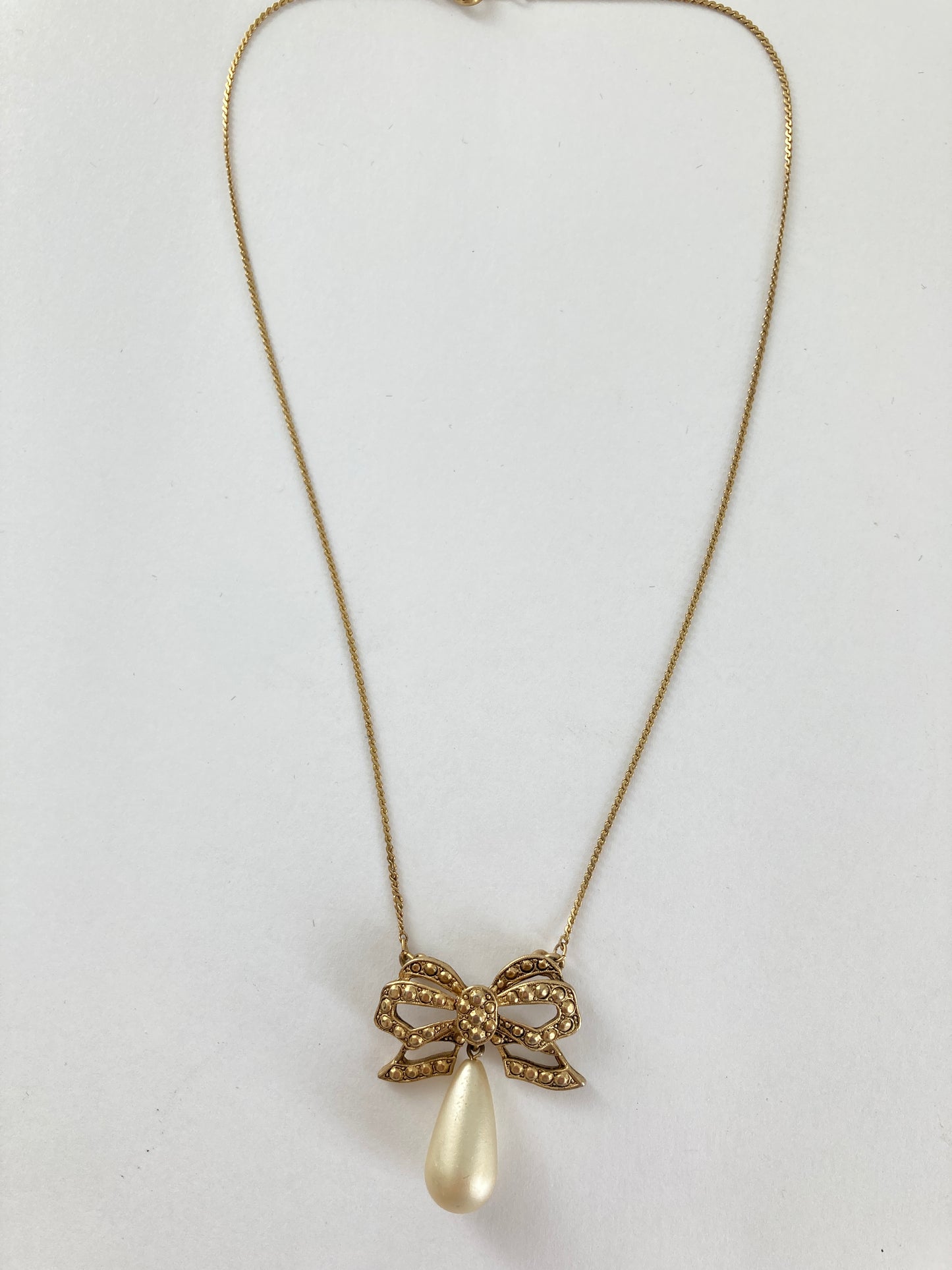 Golden Bow with Teardrop Pearl Necklace