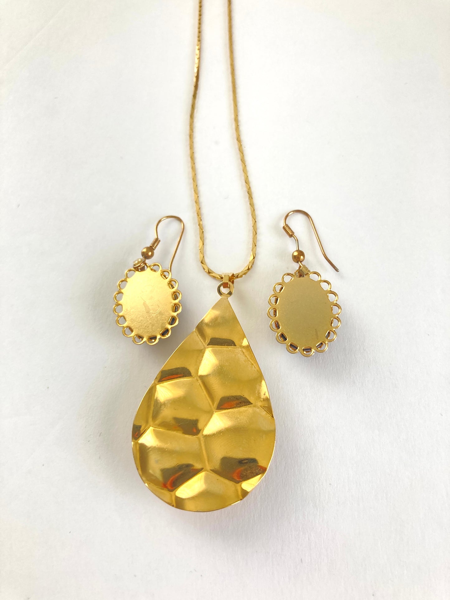 Teardrop Necklace and Earrings in Black and Gold Tone
