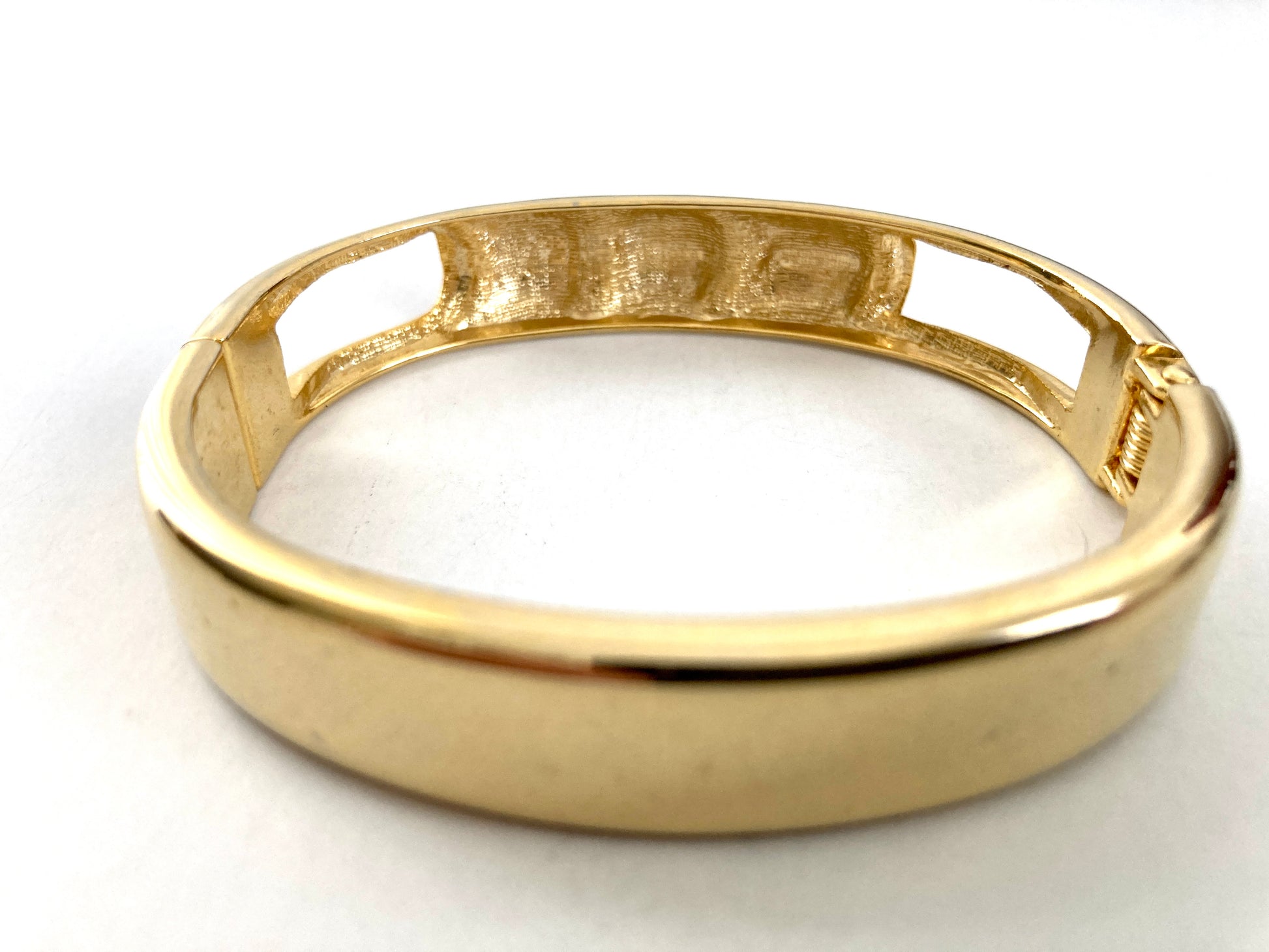 90s Gold Tone Clamper Bracelet
