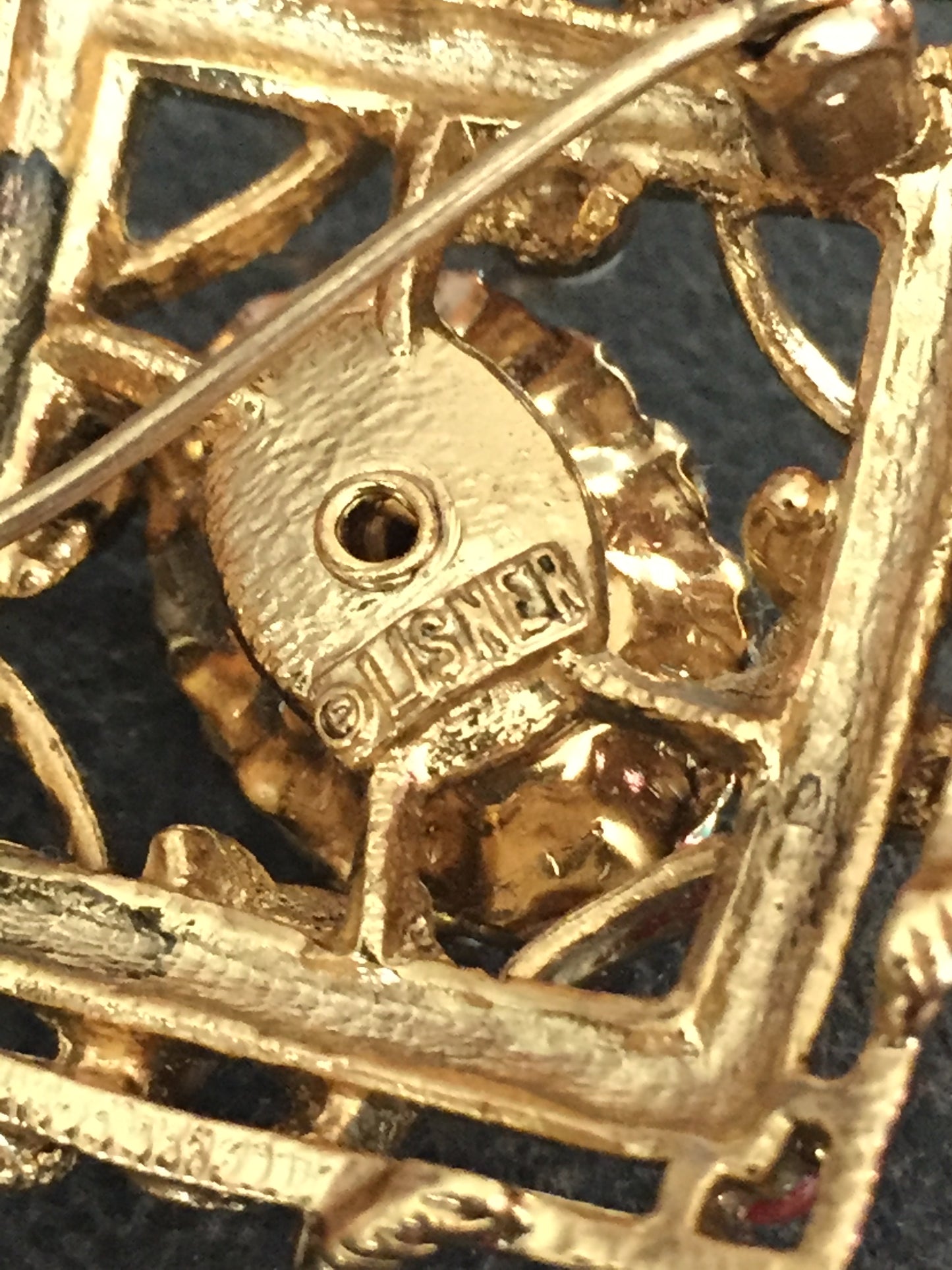 Stunning Lisner Brooch Gold Tone Carnelian and Pearl