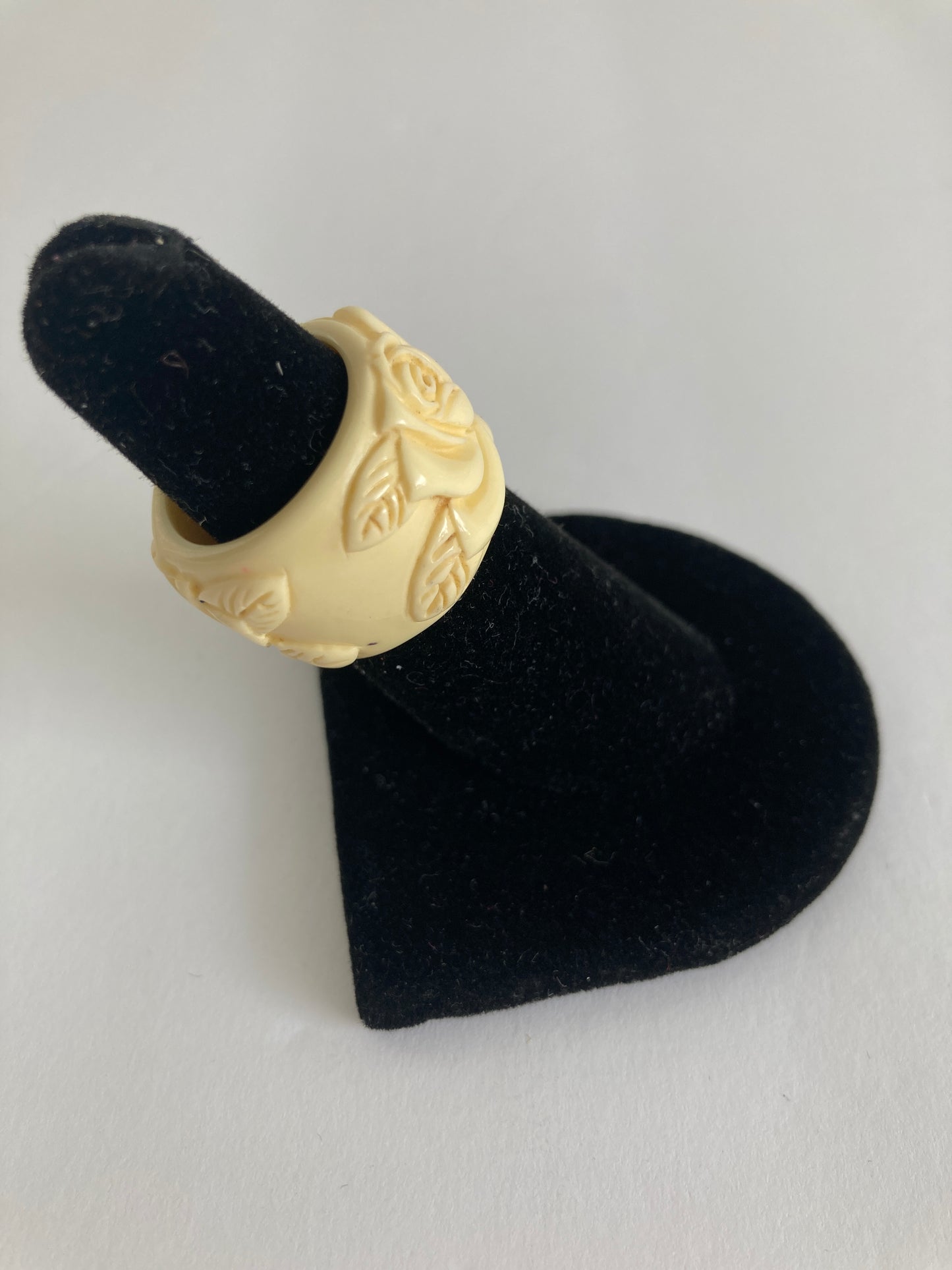 Wide Band Molded Roses Lucite Ring