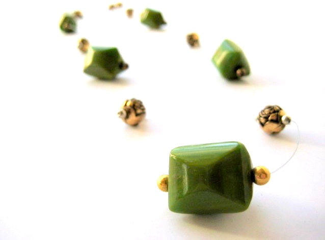 Bakelite Floating Illusion Necklace in Green and Gold
