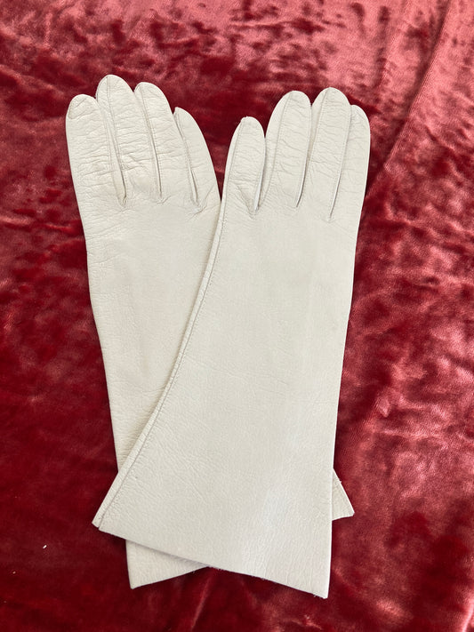 Vintage Kidskin Ladies Gloves in Cream or Ivory Size 6