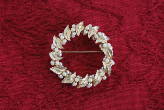 Gold Tone Circle Brooch Leaves and Pearls
