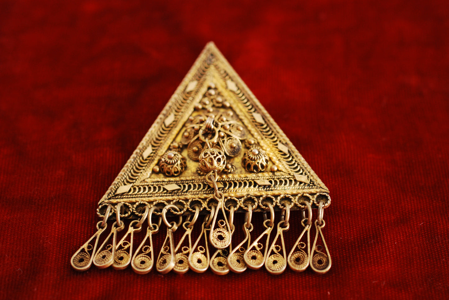 Silver triangle filigree brooch/pendant made in Israel