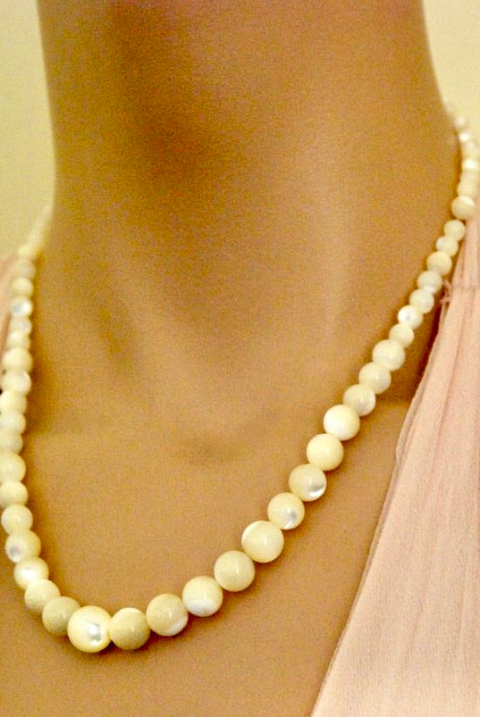 Mother of Pearl Graduated Bead Necklace