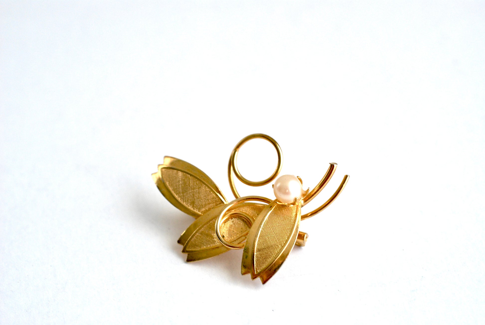 Gold Tone Vintage Brooch Leaves with Single Pearl