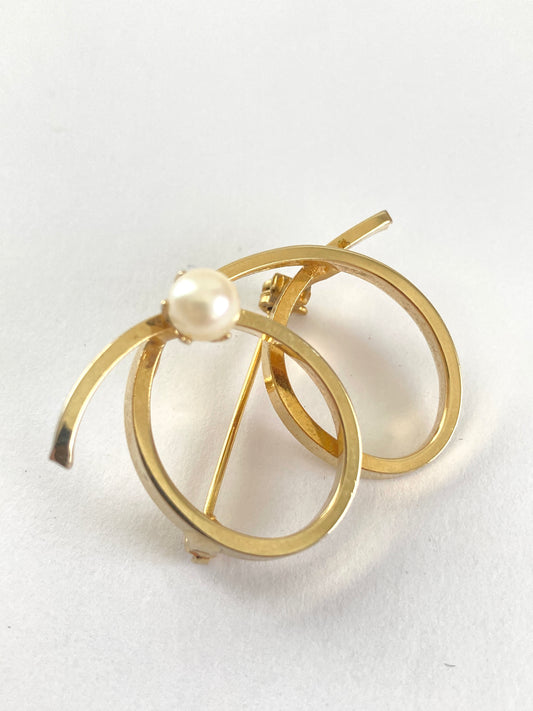 Double Loop Gold Plated Brooch with Single Pearl