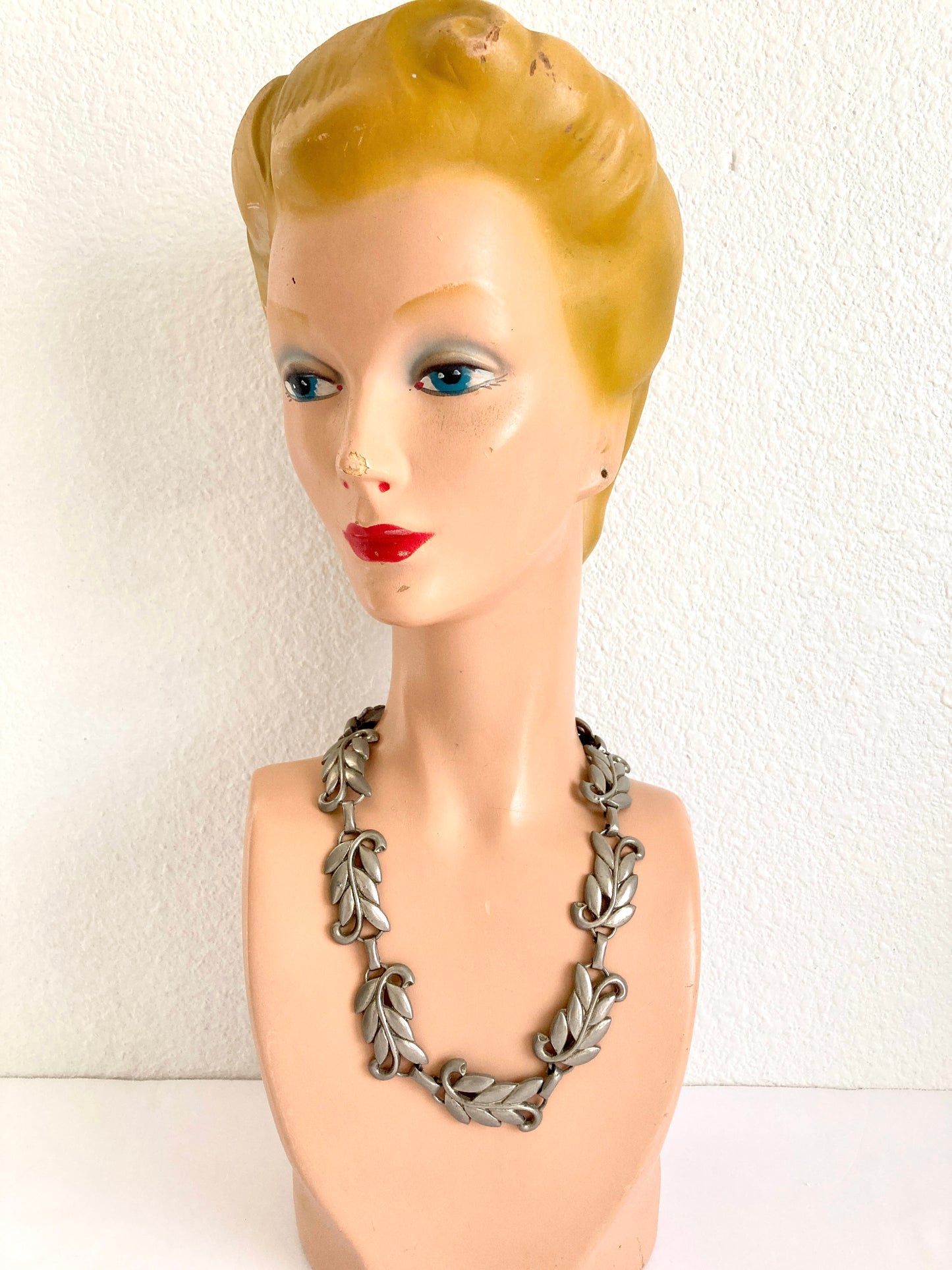 Pewter Tone 1950s Leaf Choker Necklace