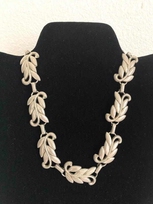 Pewter Tone 1950s Leaf Choker Necklace