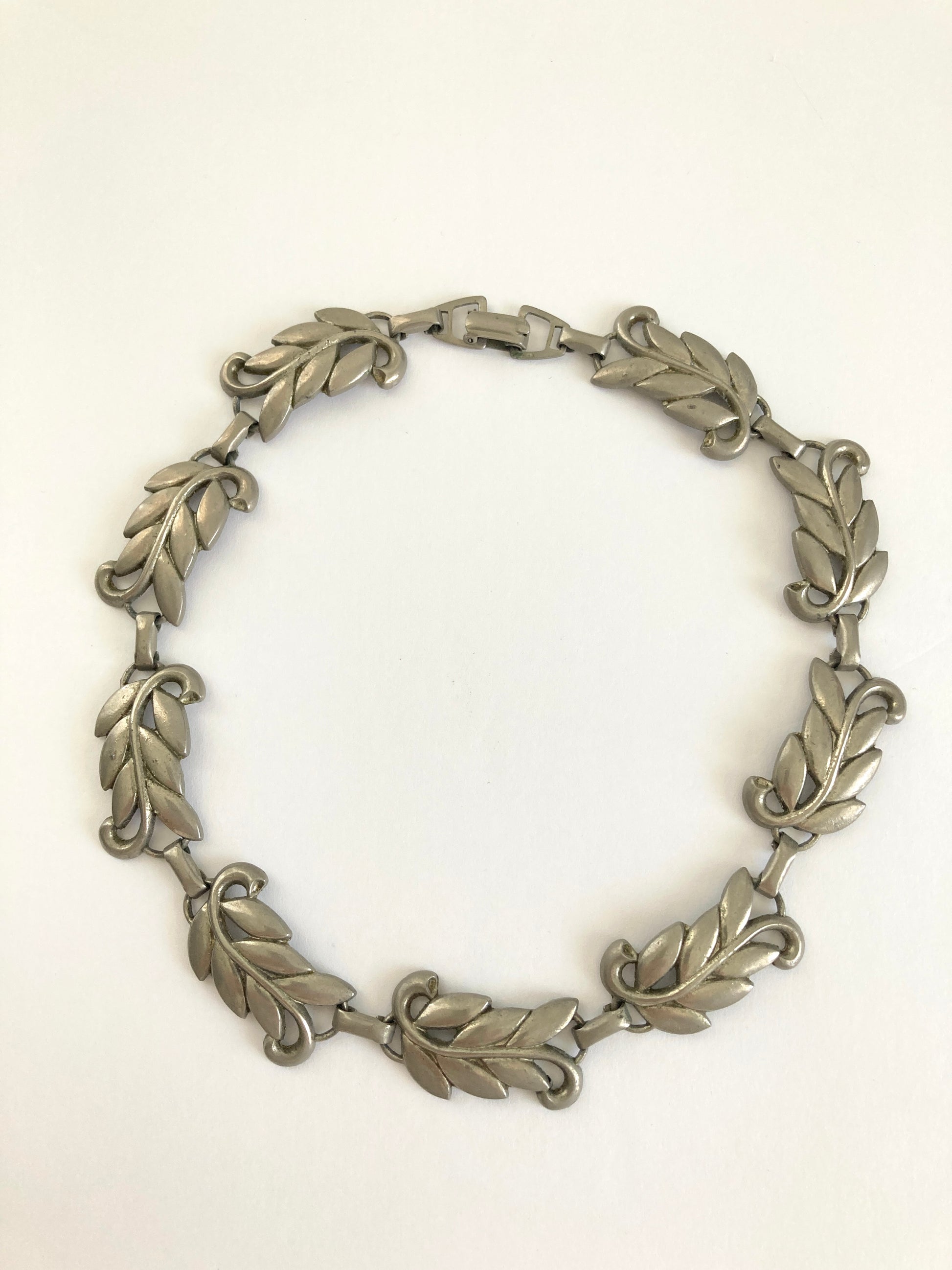 Pewter Tone 1950s Leaf Choker Necklace