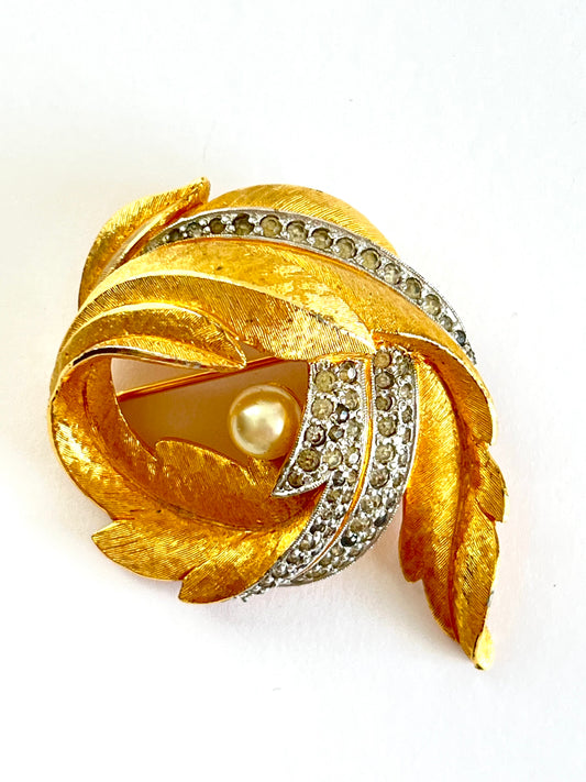 Mid Century Gold Tone Swirl Brooch with Rhinestones and Pearl
