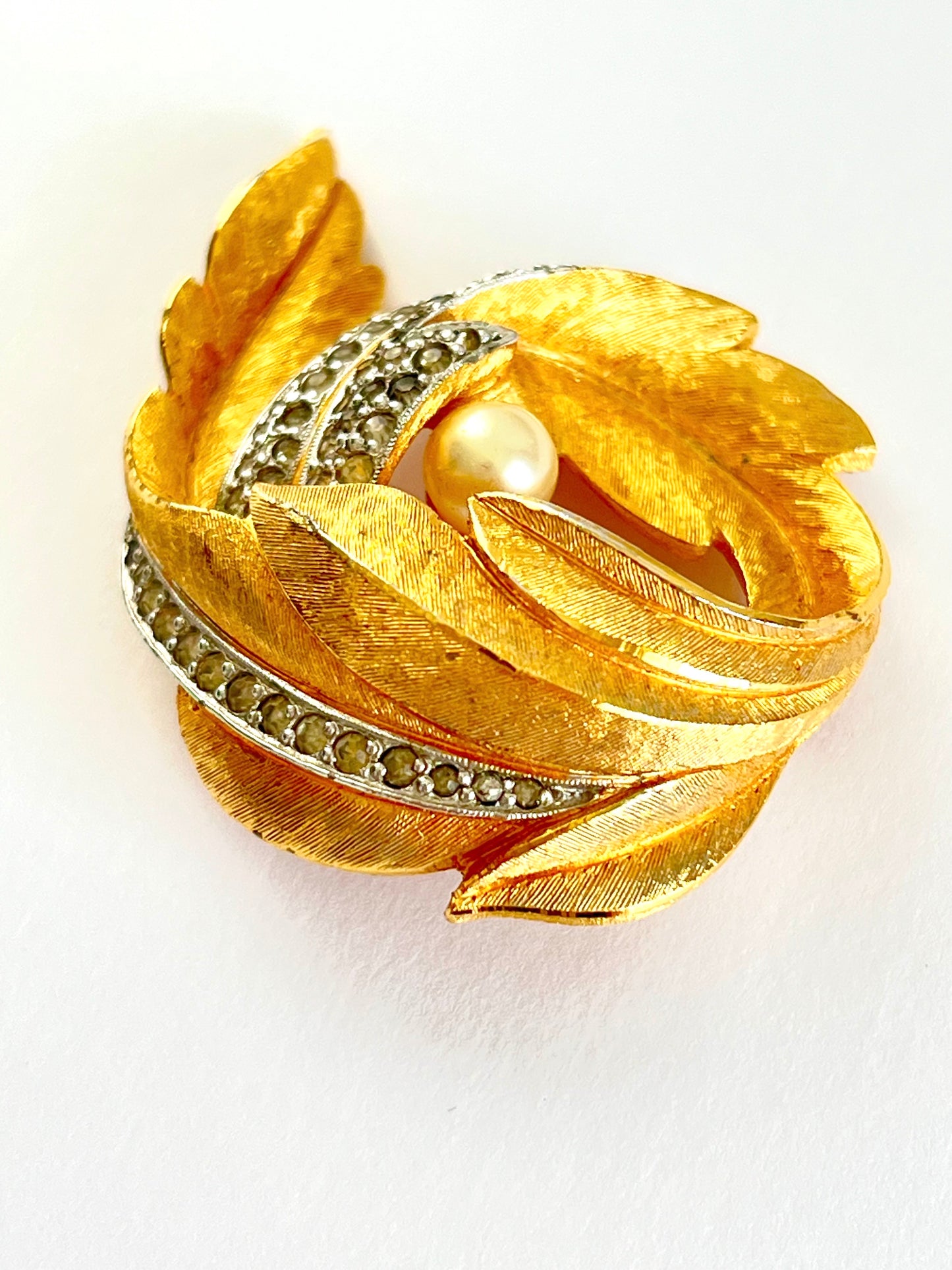 Mid Century Gold Tone Swirl Brooch with Rhinestones and Pearl