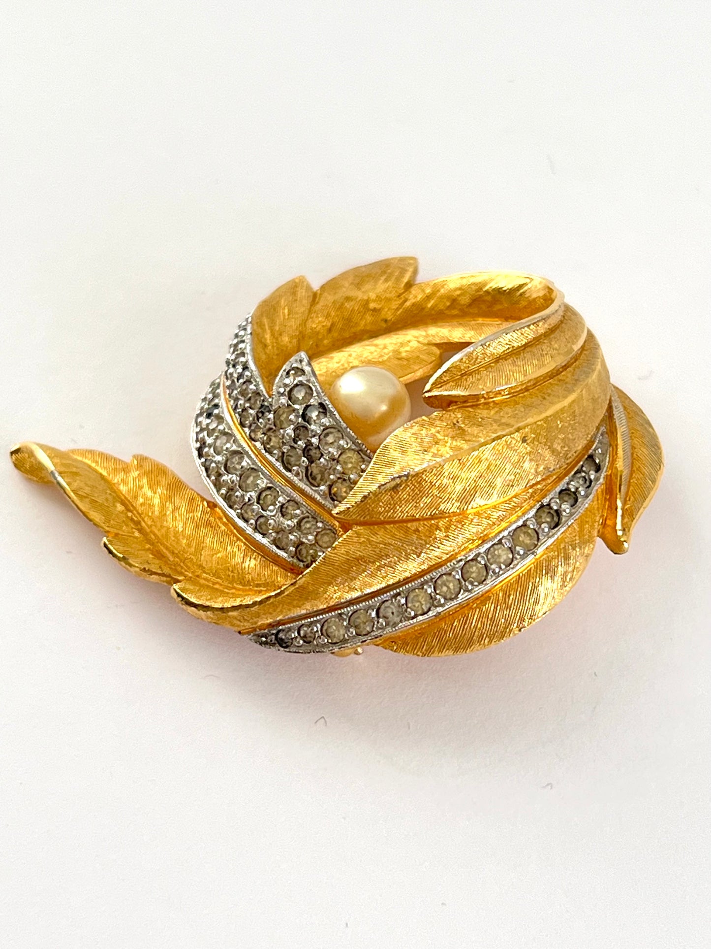Mid Century Gold Tone Swirl Brooch with Rhinestones and Pearl