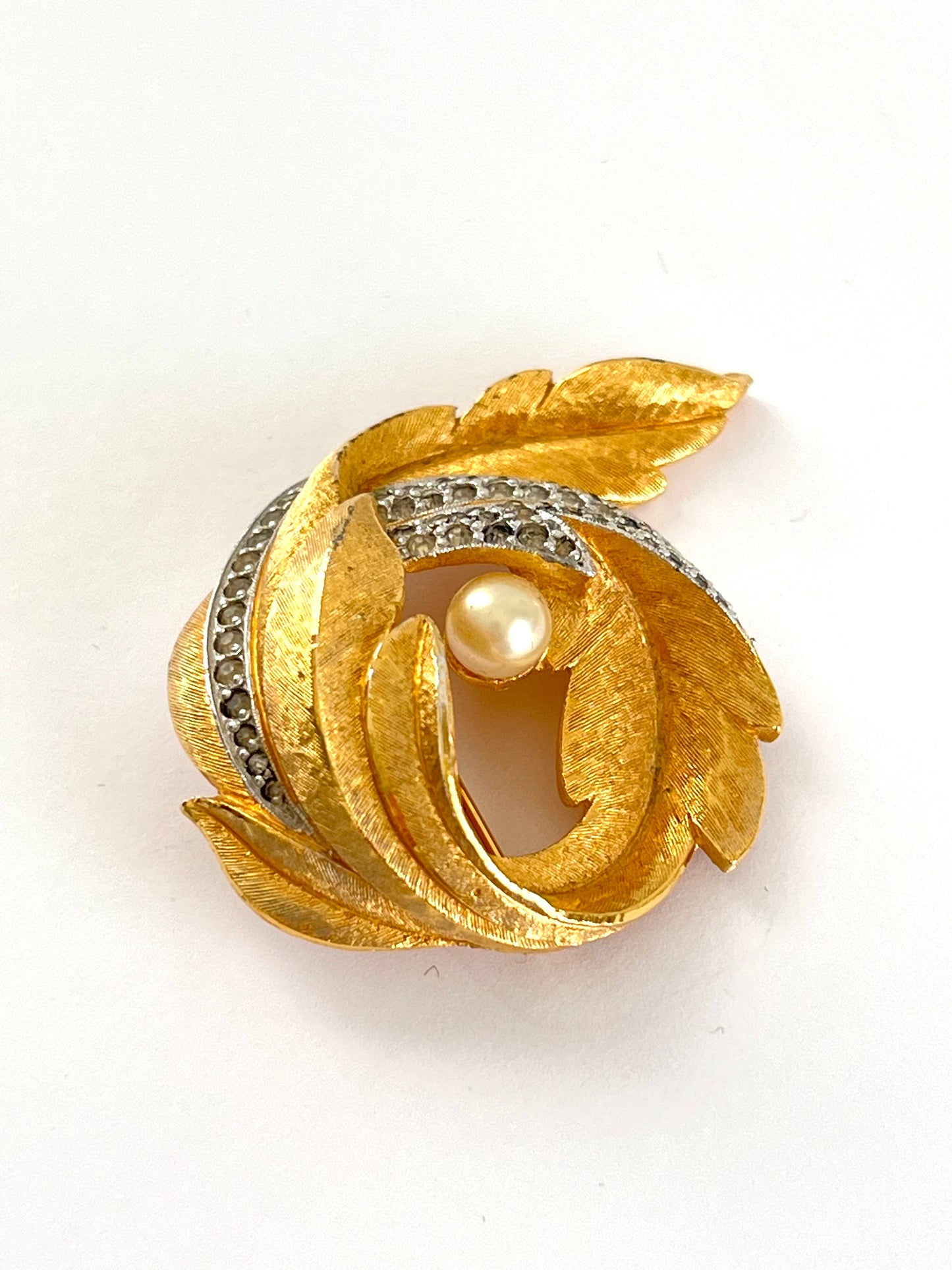 Mid Century Gold Tone Swirl Brooch with Rhinestones and Pearl