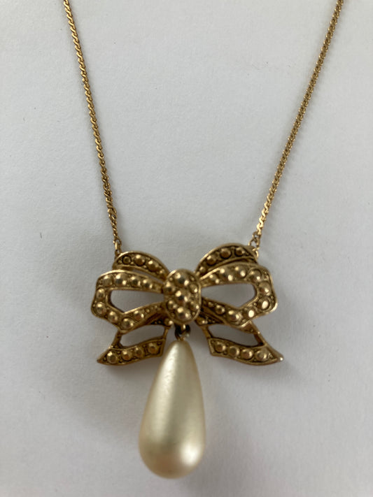 Golden Bow with Teardrop Pearl Necklace