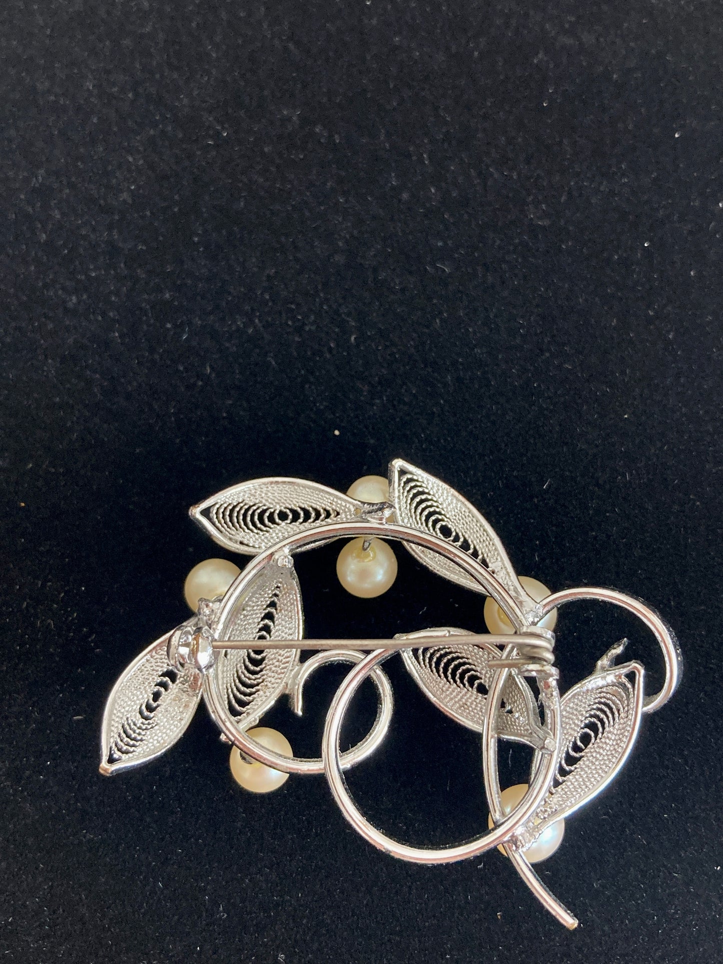 Silver Wirework Filigree Leaves & Pearls Brooch