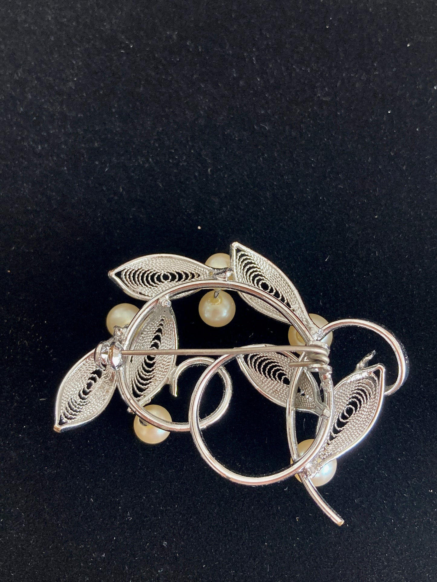 Silver Wirework Filigree Leaves & Pearls Brooch