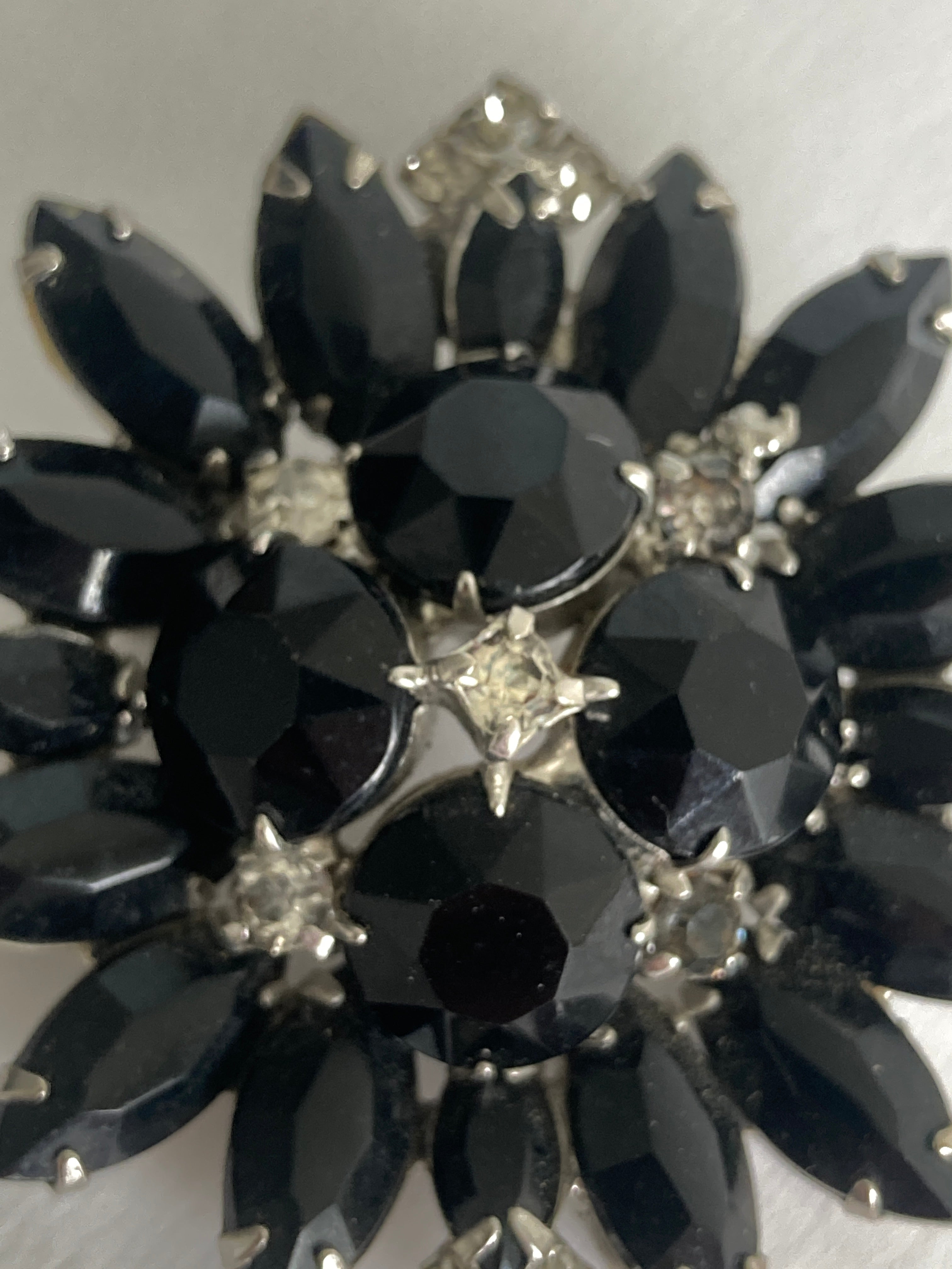 Black Rhinestone Starburst Brooch – Vintage Renude