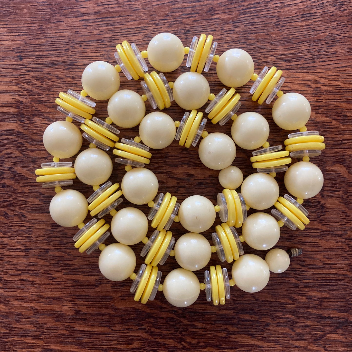 Vintage Mod Look Yellow and Clear Chunky Bead Necklace