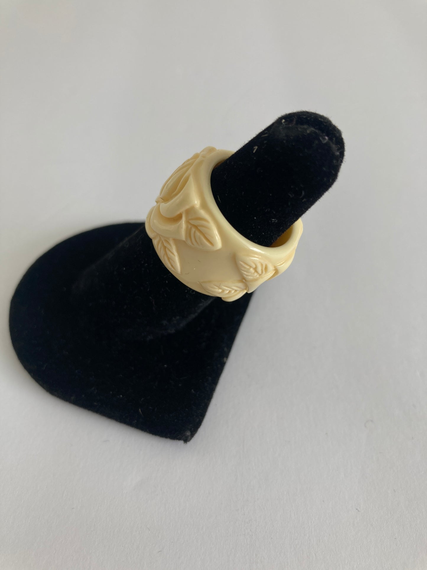 Wide Band Molded Roses Lucite Ring