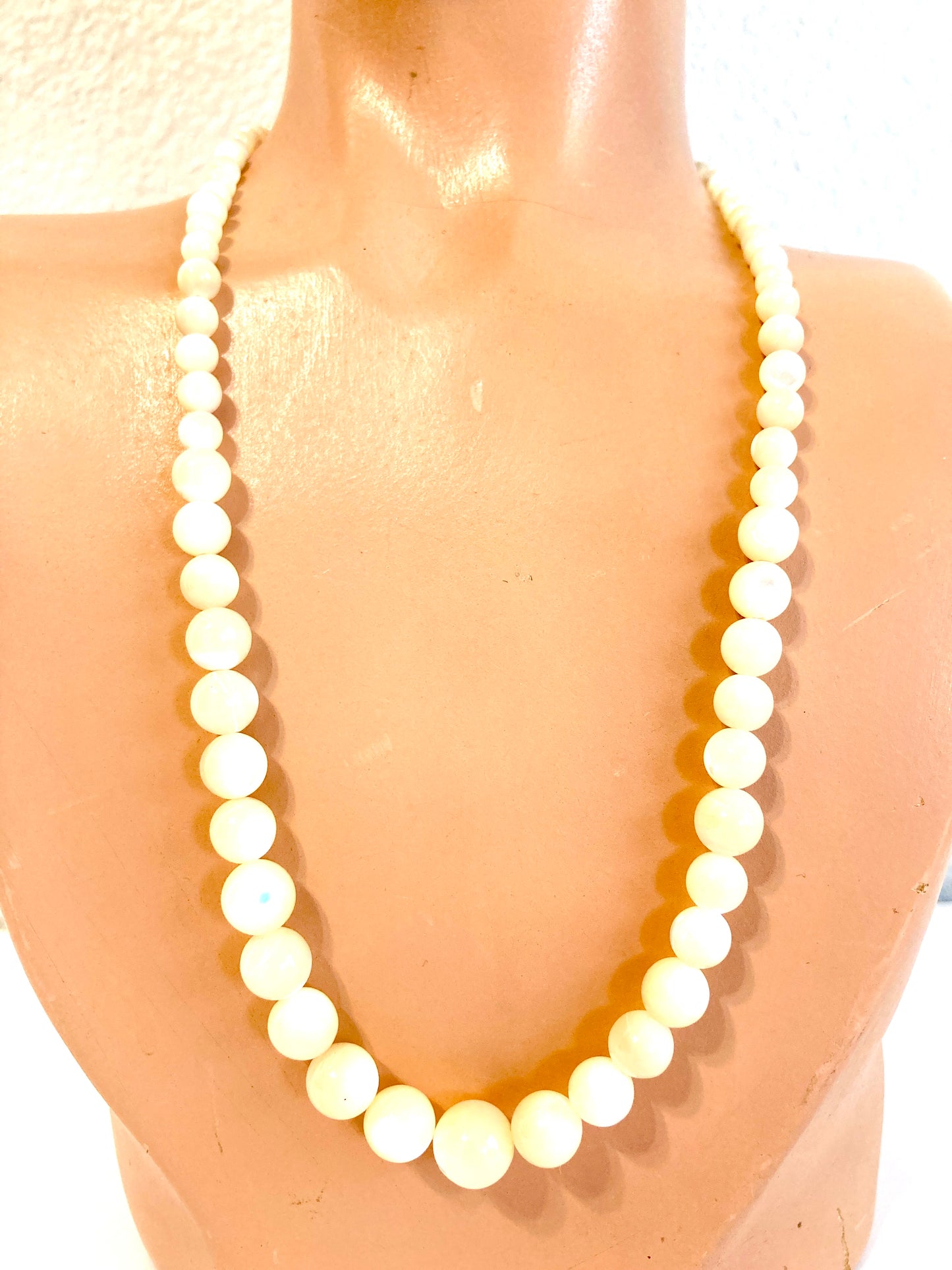 Mother of Pearl Graduated Bead Necklace